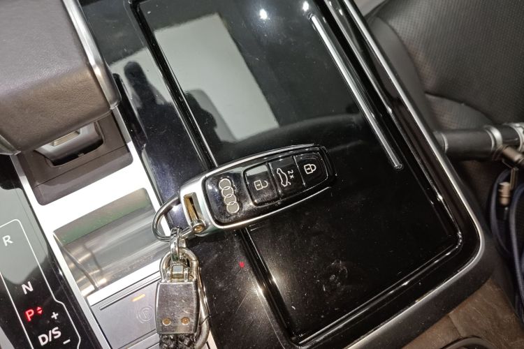 奥迪Q8 2021款 55 TFSI 豪华动感型中控内饰7001