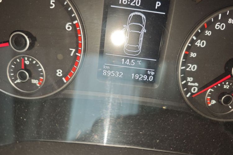 大众 帕萨特 2015款 1.8TSI DSG尊荣版中控内饰15