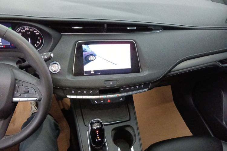 凯迪拉克XT4 2021款 28T 两驱领先型中控内饰16