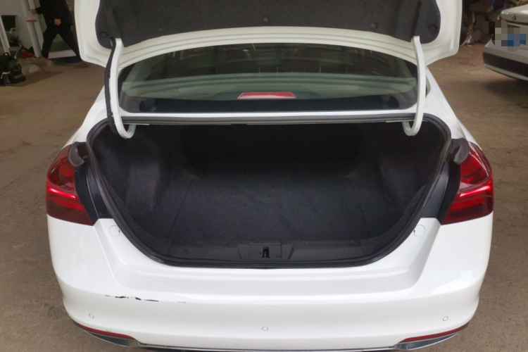 吉利汽车 帝豪 2019款  领军版 1.5L 手动豪华型 国VI机舱底盘23