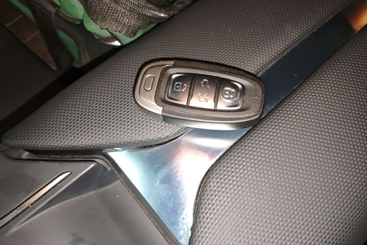 红旗E-QM5 2024款 500km 出行版中控内饰11