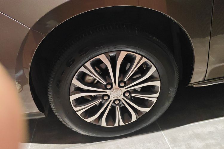 别克GL8 2023款 改款 陆上公务舱 豪华型车身外观6007