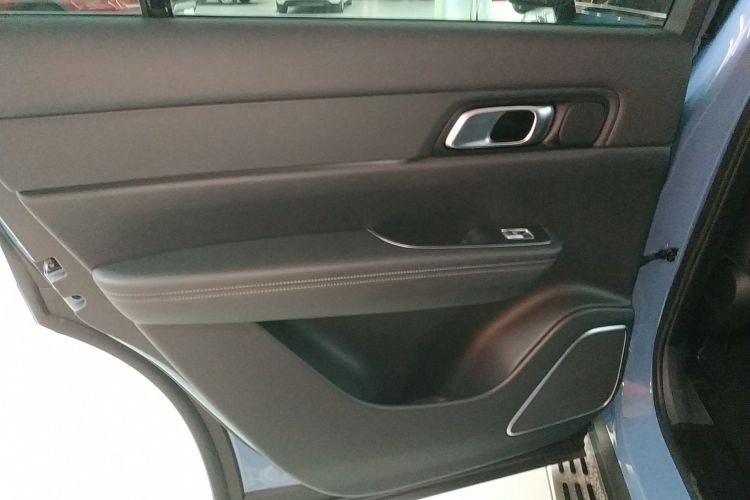 理想汽车 理想ONE 2021款 增程6座版中控内饰7008