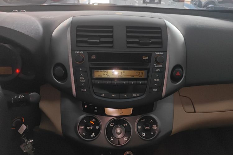 丰田 RAV4荣放 2011款 2.0L 自动豪华版中控内饰16