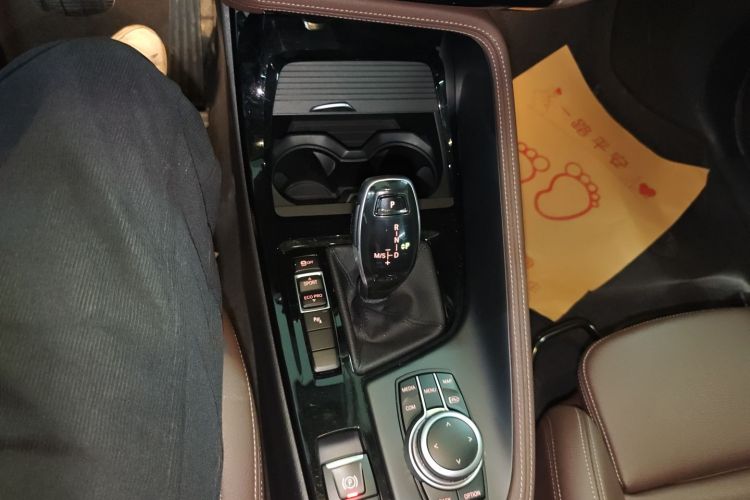 宝马X2 2021款 sDrive25i 领先型M运动套装中控内饰18