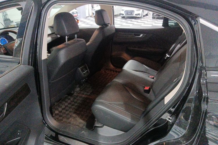 红旗E-QM5 2022款 431km 充电乐享版中控内饰21