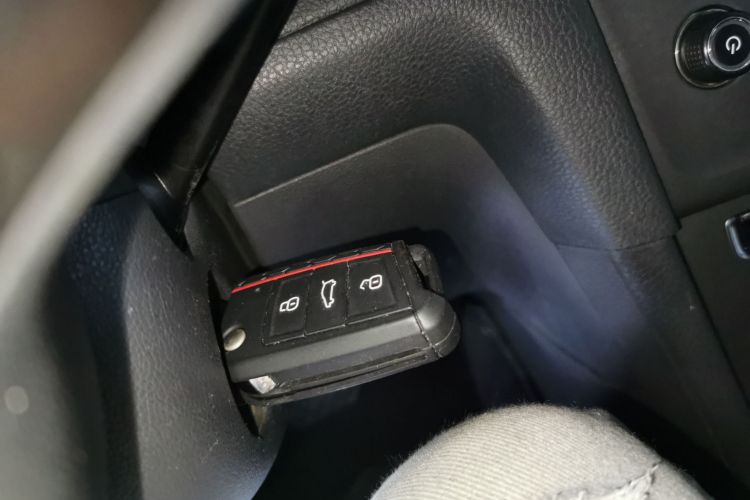 大众 高尔夫 2014款 1.6L 自动舒适型中控内饰7001