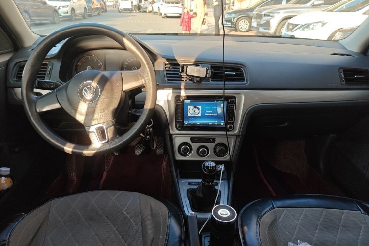 大众 朗逸 2013款 改款经典 1.6L 手动风尚版中控内饰12