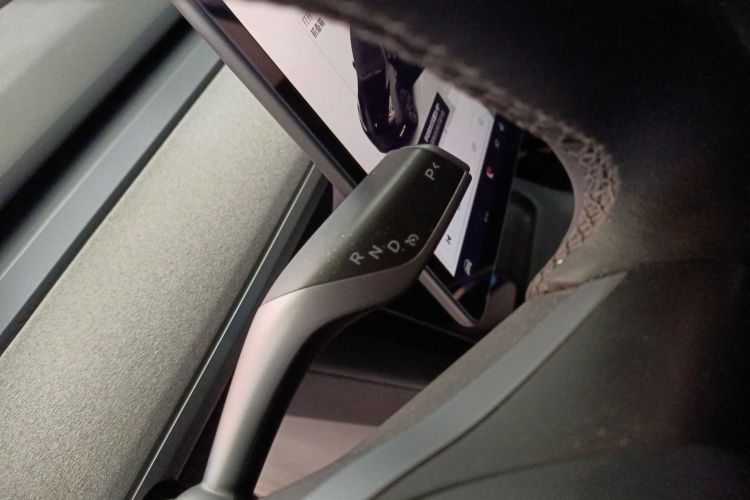 特斯拉 Model Y 2023款 长续航全轮驱动版中控内饰18