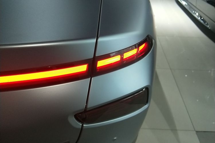 小鹏P7 2022款 480G+车身外观9