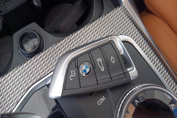 宝马3系 2020款 330Li xDrive M运动曜夜套装中控内饰11