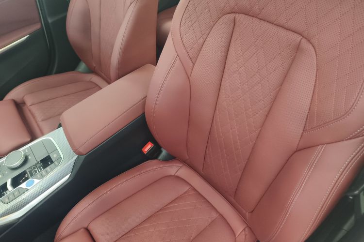 宝马i3 2025款 eDrive 40 L 曜夜套装中控内饰19