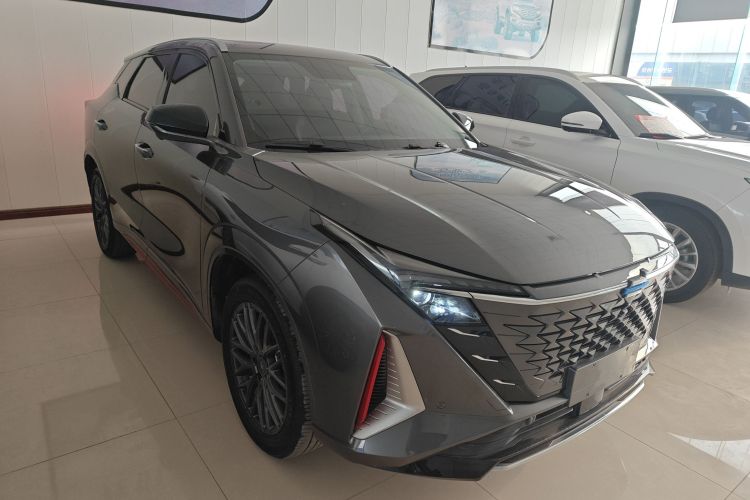 长安欧尚Z6 2022款 蓝鲸 1.5T DCT智尊型车身外观3