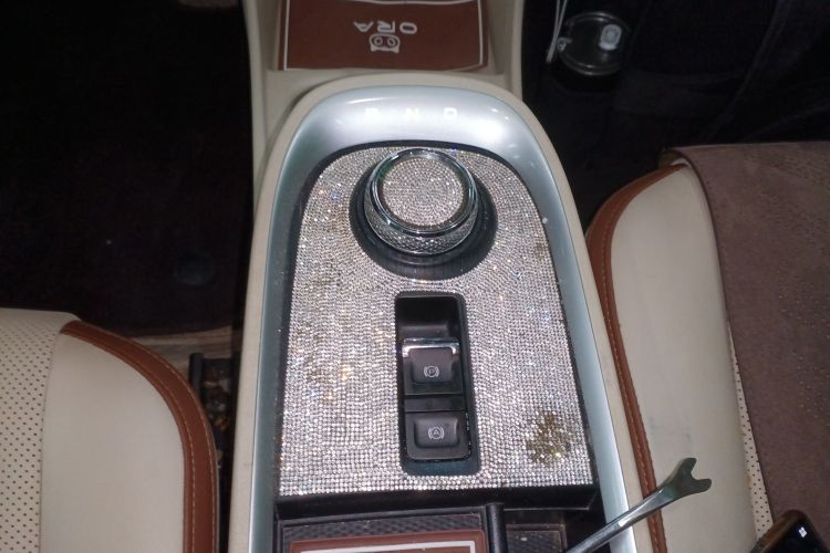 欧拉好猫 2022款 莫兰迪版 400km标准续航 尊贵型 三元锂中控内饰18