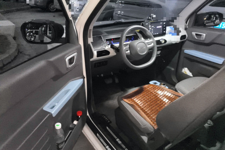 吉利银河 2023款 熊猫mini 200km 耐力熊中控内饰20