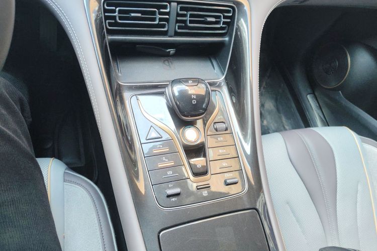 比亚迪 护卫舰07 2023款 DM-i 100KM 尊贵型中控内饰18