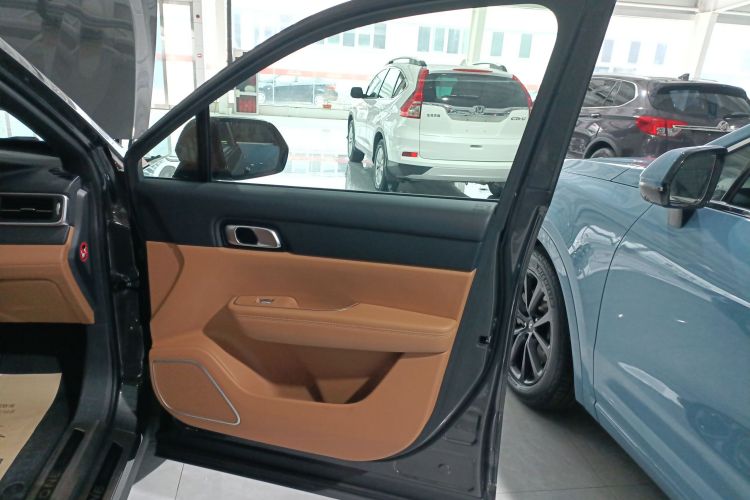 理想汽车 理想ONE 2021款 增程6座版中控内饰42