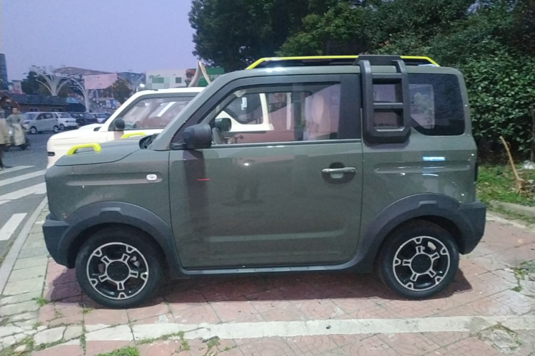 吉利银河 2025款 210km 熊猫骑士车身外观6003