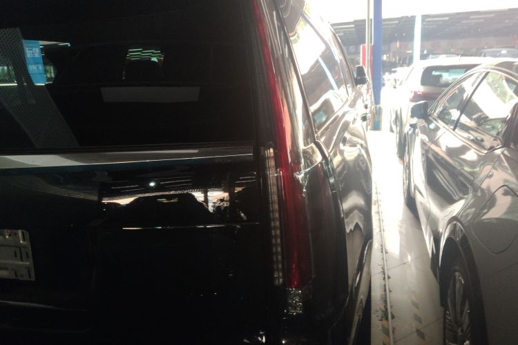 凯迪拉克 凯雷德ESCALADE 2017款 6.2L ESV铂金版加长型车身外观6006