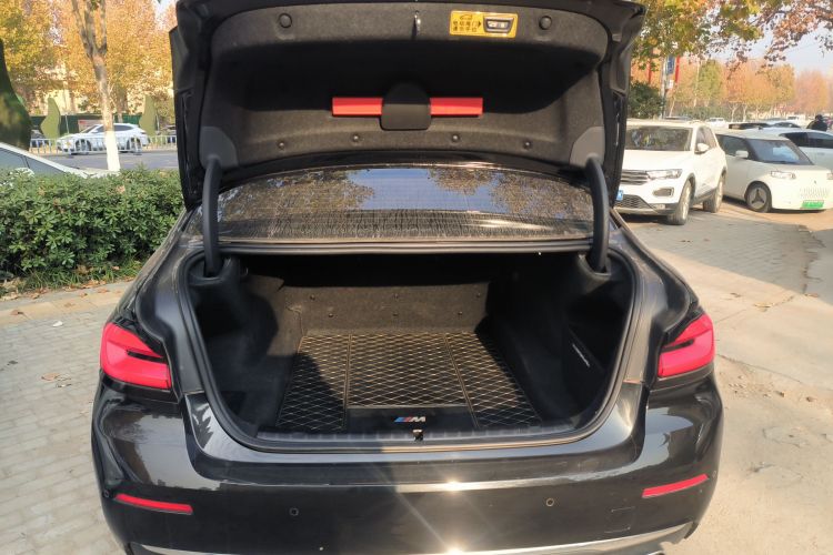 宝马5系 2022款 改款 530Li 领先型 豪华套装机舱底盘23