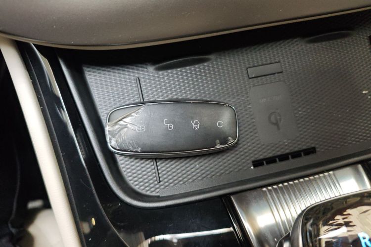 腾势D9 2024款 DM-i 980 四驱尊荣型中控内饰7001