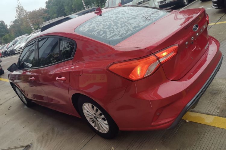 福特 福克斯 2020款 三厢 1.5L 自动锋跃型车身外观4