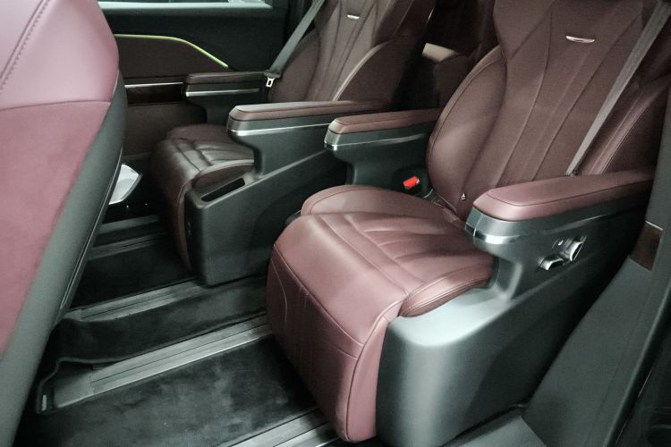 红旗HQ9 2023款 2.0T 智联旗享版中控内饰7004