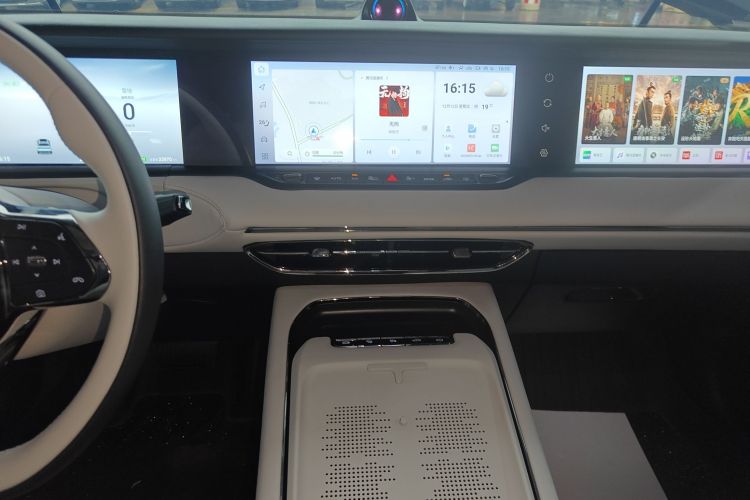 岚图汽车 岚图FREE 2025款 318 259km 四驱探索版中控内饰16