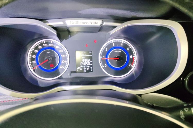 中华V3 2016款 1.5L 手动舒适型中控内饰14