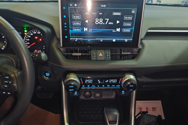 丰田 威兰达 2022款 2.0L CVT两驱豪华PLUS版局部细节16