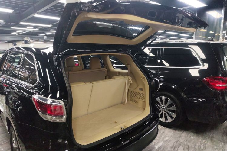 丰田 汉兰达 2017款 2.0T 四驱豪华版 7座机舱底盘23