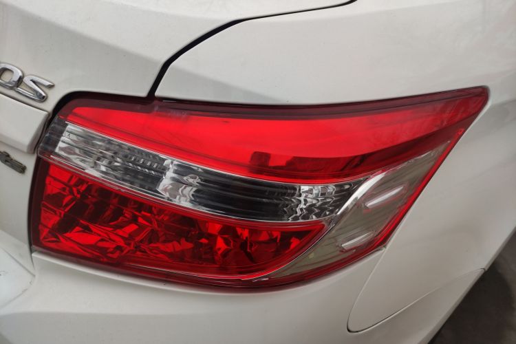 丰田 威驰 2014款 1.3L 手动型尚版车身外观9