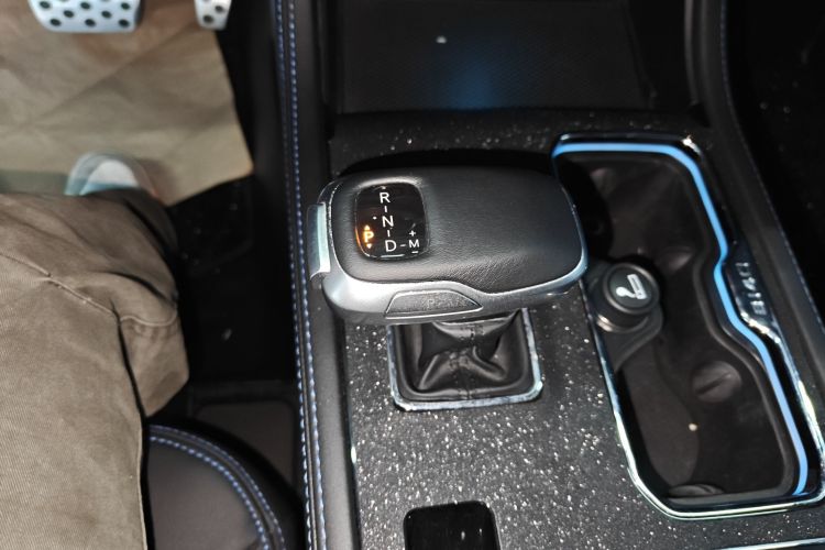 北京BJ40 2021款 2.0D 自动四驱刀锋英雄版侠客型中控内饰18