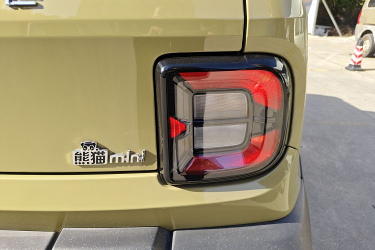 吉利银河 2025款 210km 熊猫骑士车身外观9