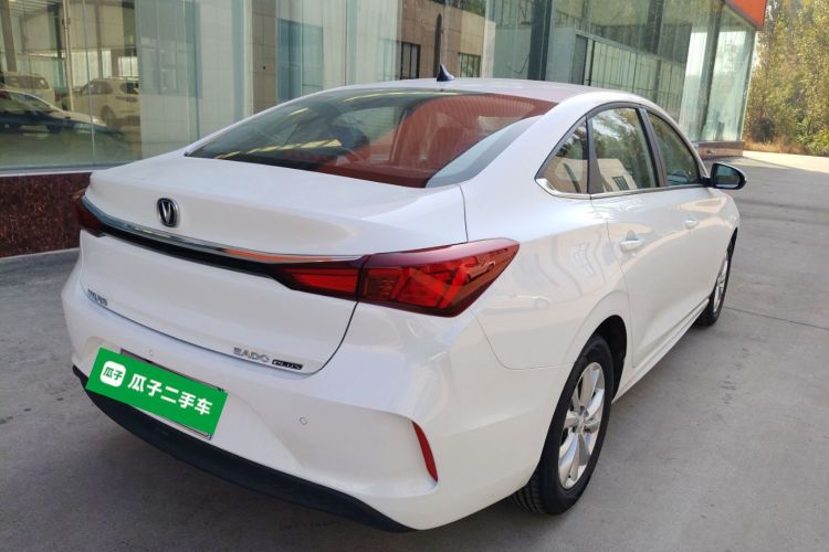 长安 逸动 2025款 PLUS 1.5L 手动豪华版车身外观7