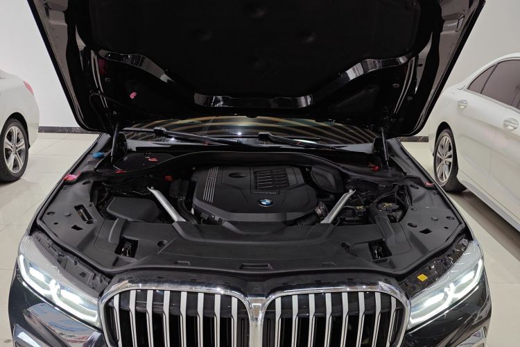 宝马7系 2019款 740Li 领先型 M运动套装机舱底盘24