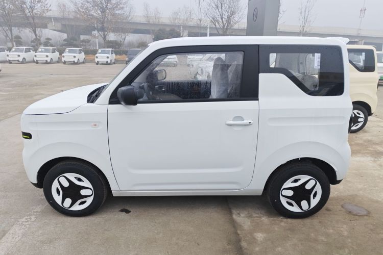 吉利银河 熊猫 2025款 210km 元气熊车身外观4