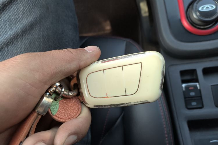 奇瑞 小蚂蚁 2022款 改款 甜粉款 半糖版 磷酸铁锂 30.7kWh 30kW 301km中控内饰11