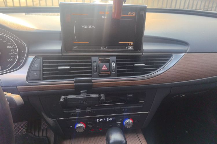 奥迪A6L 2018款 30周年年型 30 FSI 风尚型中控内饰16