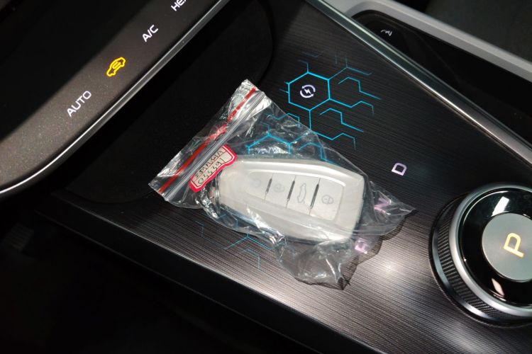 吉利几何A 2019款 高维标准续航幂方版中控内饰7001