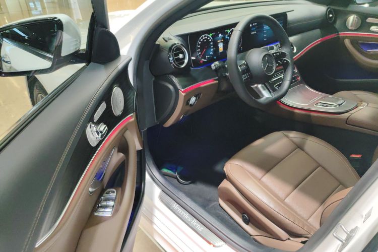 奔驰E级 2023款 E 300 L 运动豪华型中控内饰20