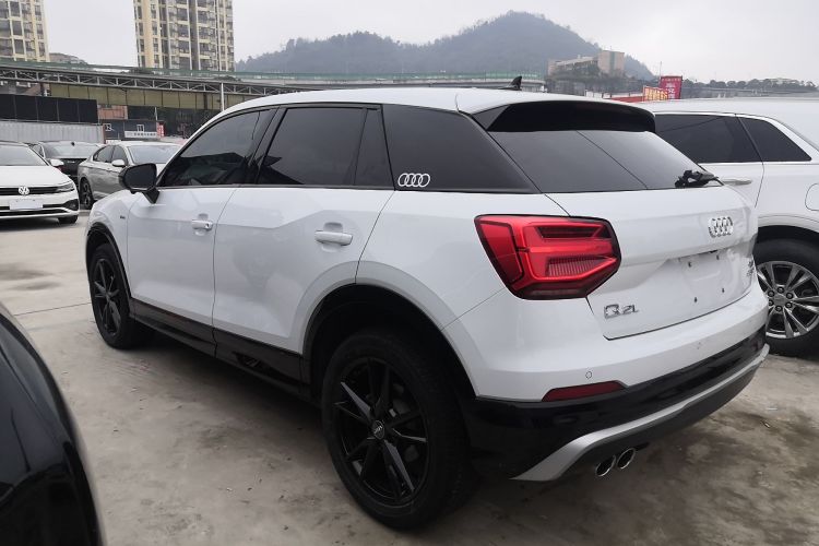 奥迪Q2L 2021款 35 TFSI 时尚动感型车身外观4