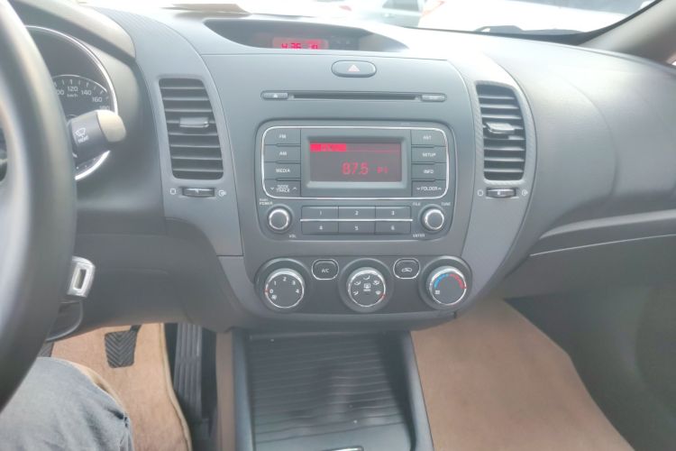 起亚K3 2015款 1.6L 手动GLS局部细节16