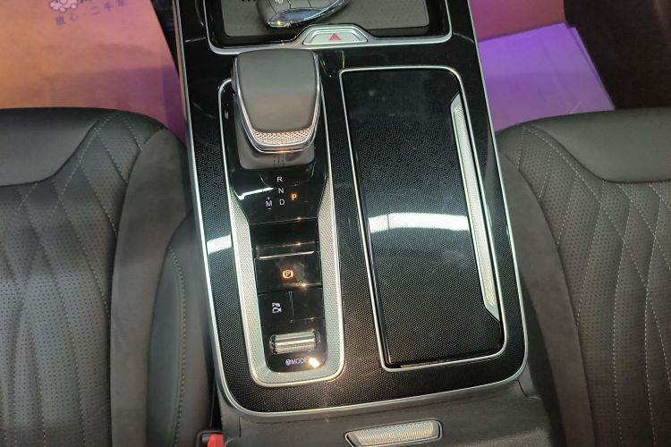 红旗HS5 2023款 2.0T 四驱旗享Pro版中控内饰18