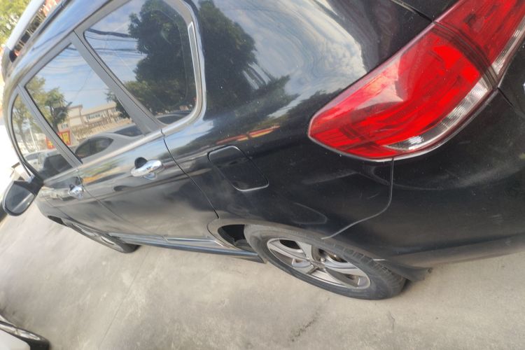 哈弗H6 2015款 升级版 1.5T 手动两驱精英型车身外观4