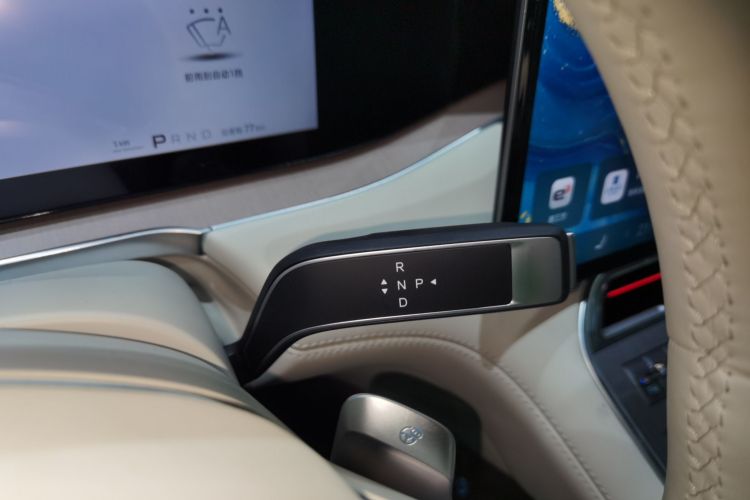 腾势N8L 2025款 旗舰型中控内饰18