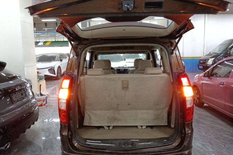 五菱汽车 五菱宏光 2014款 1.5L S标准型机舱底盘23