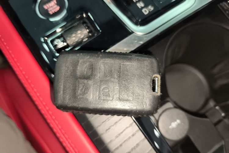 捷豹XFL 2023款 XFL 2.0T P250 两驱精英运动版中控内饰11