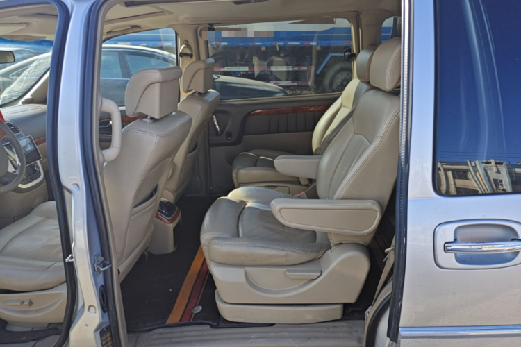 别克GL8 2006款 陆尊 3.0L CT 舒适版中控内饰21