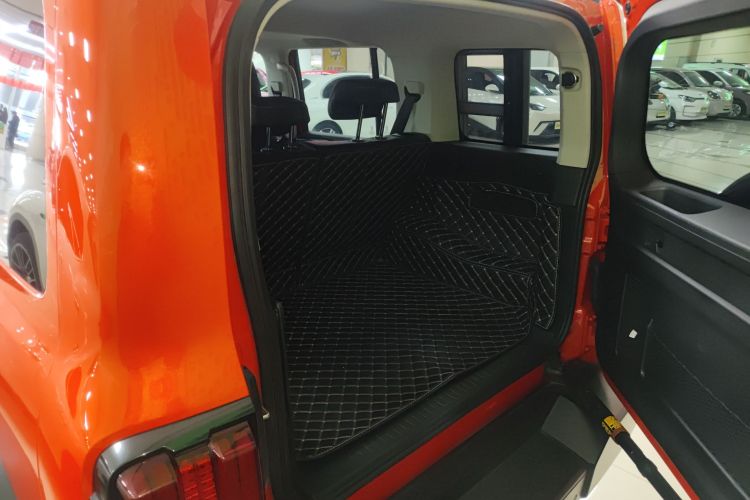 坦克300 2021款 越野版 2.0T 挑战者机舱底盘23